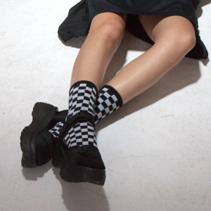 black and white checker pattern comfort crew socks - AC0023-CHE-BLK
