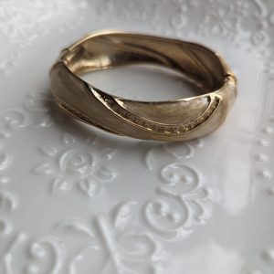 Romantic Pearly Bangle