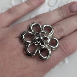 70s Style Floral Ring