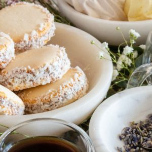 dulce de leche filling Alfajor cookie