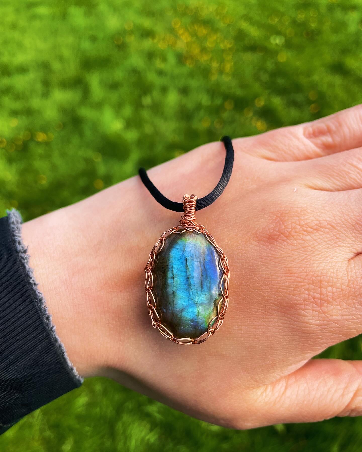 Plain Oval RG Labradorite Labradorite stone with rose gold colour copper wire